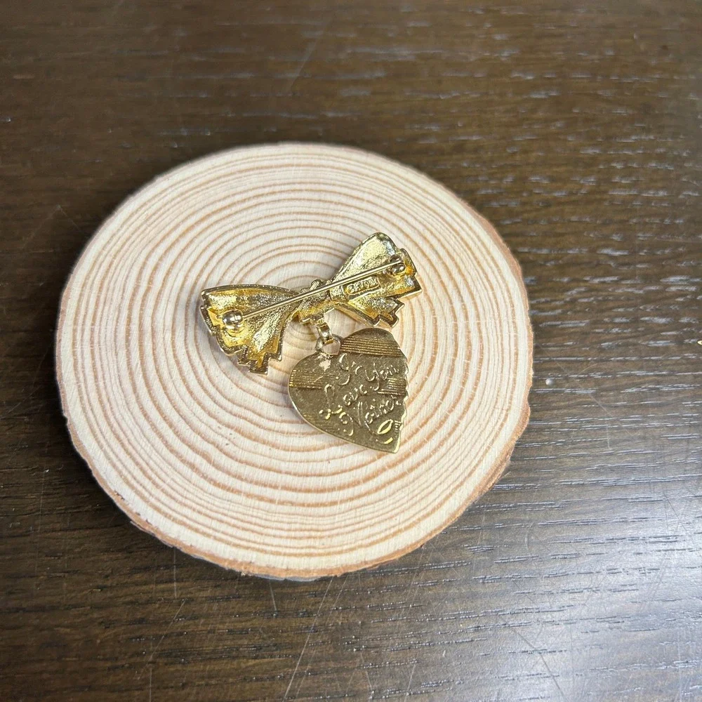 Vintage 90's Avon Gold Bow & Heart Mother's‎ Day Pin